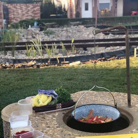 Barna Bar Etterem&resting Place Konukevi