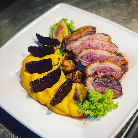 Konukevi Barna Bar Etterem&resting Place Korostetetlen