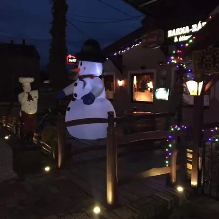 Barna Bar Etterem&resting Place Konukevi Korostetetlen