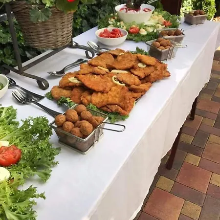 Barna Bar Etterem&resting Place Konukevi