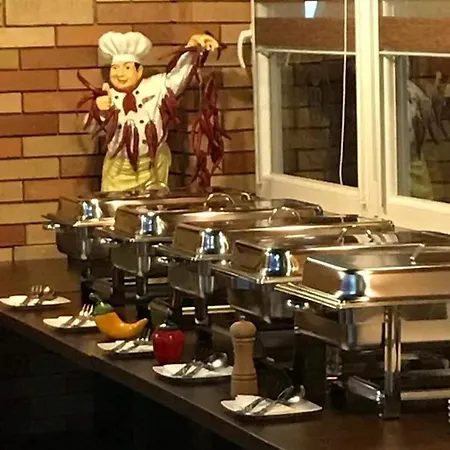 Barna Bar Etterem&resting Place * Korostetetlen