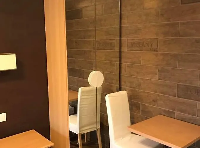 Barna Bár Motel&apartman * Kőröstetétlen